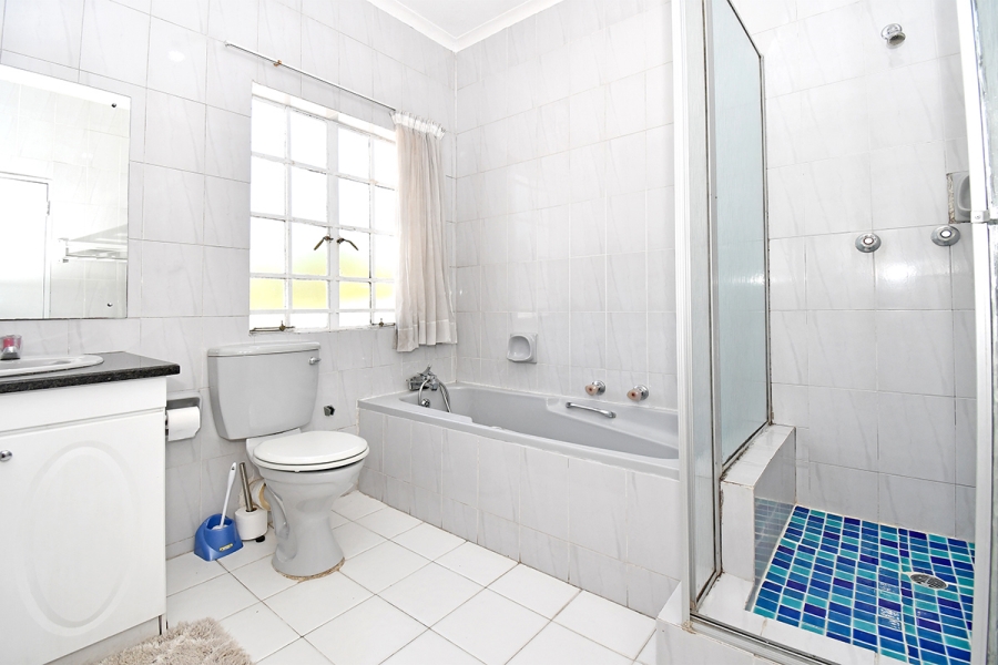 4 Bedroom Property for Sale in Benmore Gardens Gauteng