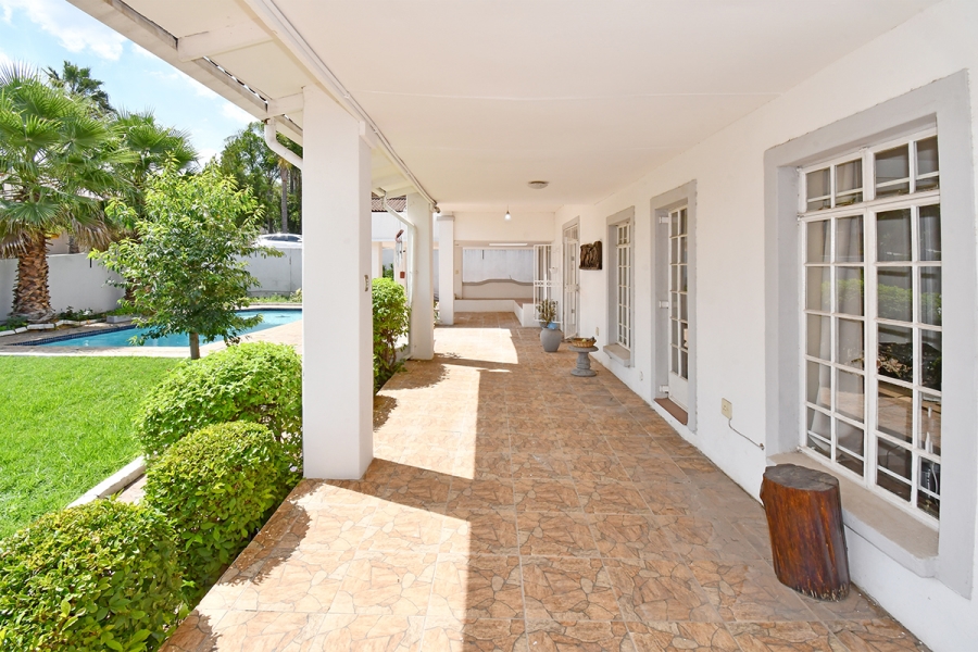 4 Bedroom Property for Sale in Benmore Gardens Gauteng