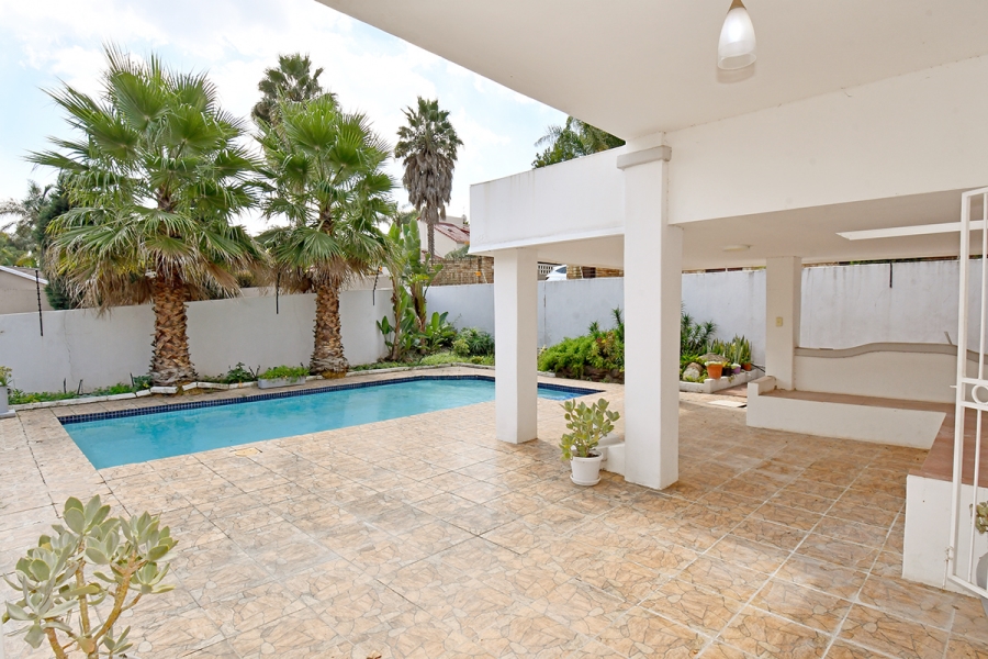 4 Bedroom Property for Sale in Benmore Gardens Gauteng