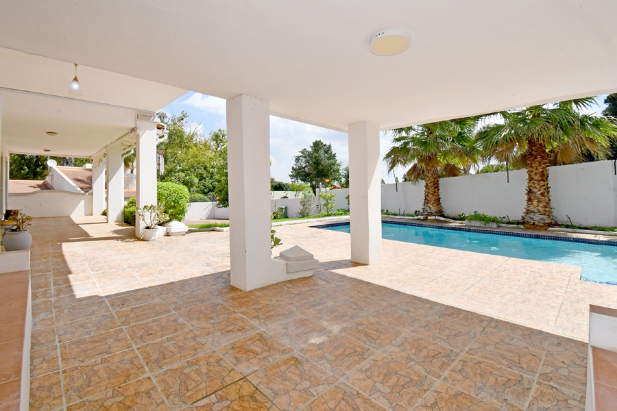4 Bedroom Property for Sale in Benmore Gardens Gauteng