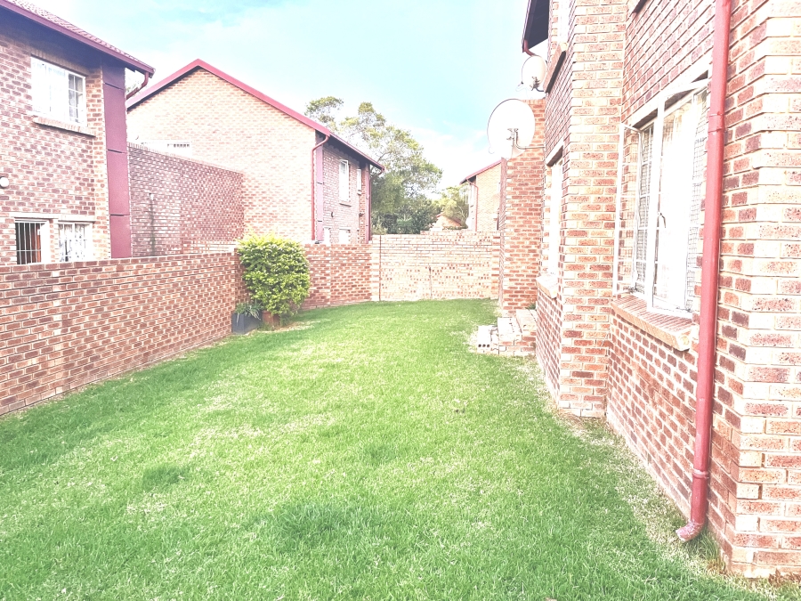 2 Bedroom Property for Sale in The Reeds Gauteng
