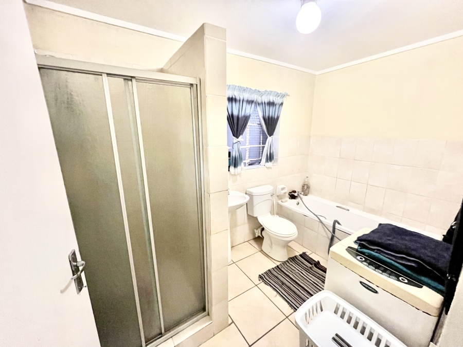 2 Bedroom Property for Sale in The Reeds Gauteng