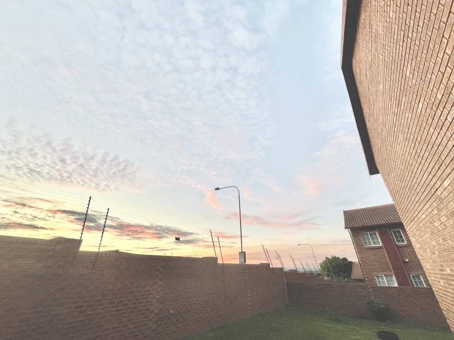 2 Bedroom Property for Sale in The Reeds Gauteng