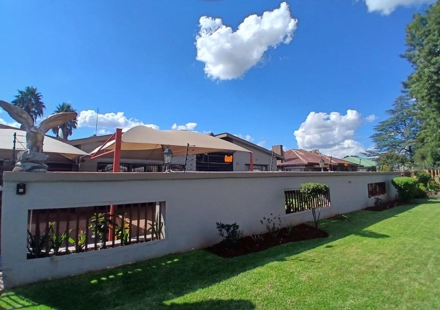 4 Bedroom Property for Sale in Oberholzer Gauteng