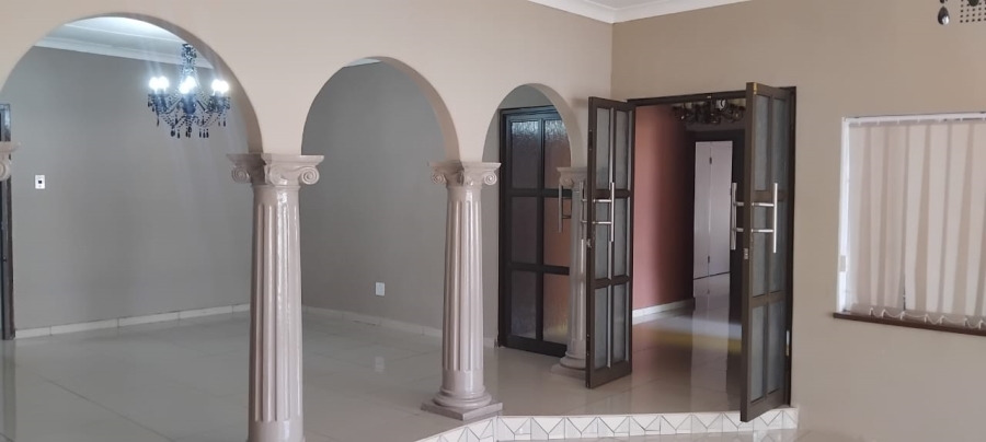 4 Bedroom Property for Sale in Oberholzer Gauteng