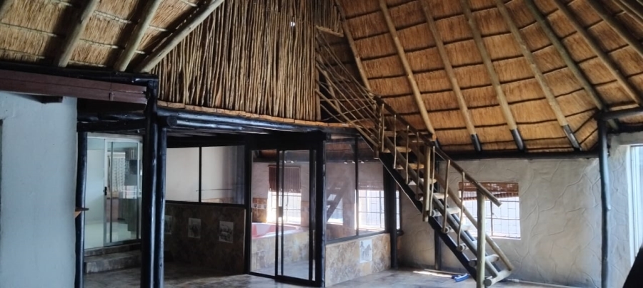 4 Bedroom Property for Sale in Oberholzer Gauteng