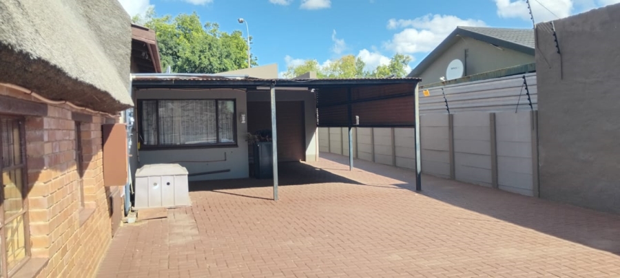 4 Bedroom Property for Sale in Oberholzer Gauteng