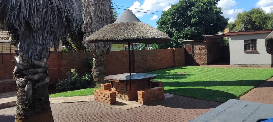 4 Bedroom Property for Sale in Oberholzer Gauteng