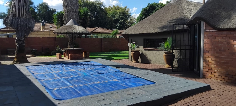4 Bedroom Property for Sale in Oberholzer Gauteng
