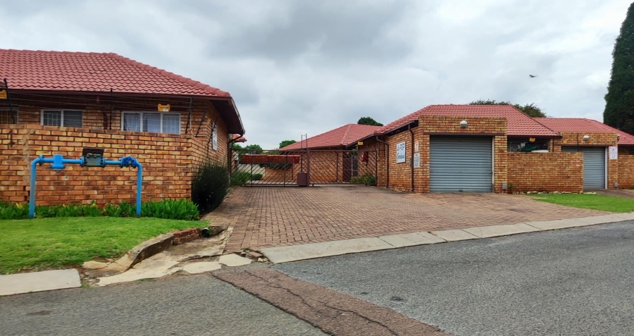 2 Bedroom Property for Sale in Birchleigh Gauteng