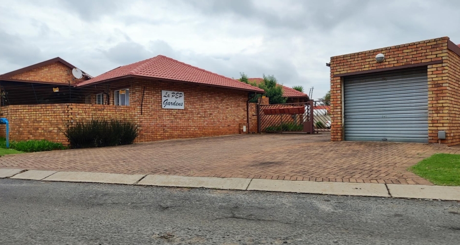 2 Bedroom Property for Sale in Birchleigh Gauteng