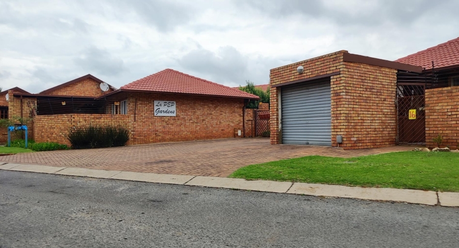 2 Bedroom Property for Sale in Birchleigh Gauteng