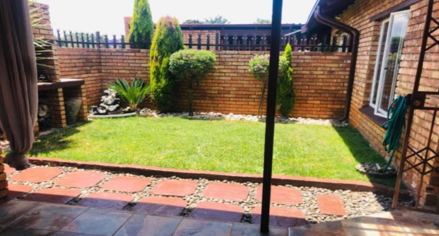 2 Bedroom Property for Sale in Birchleigh Gauteng