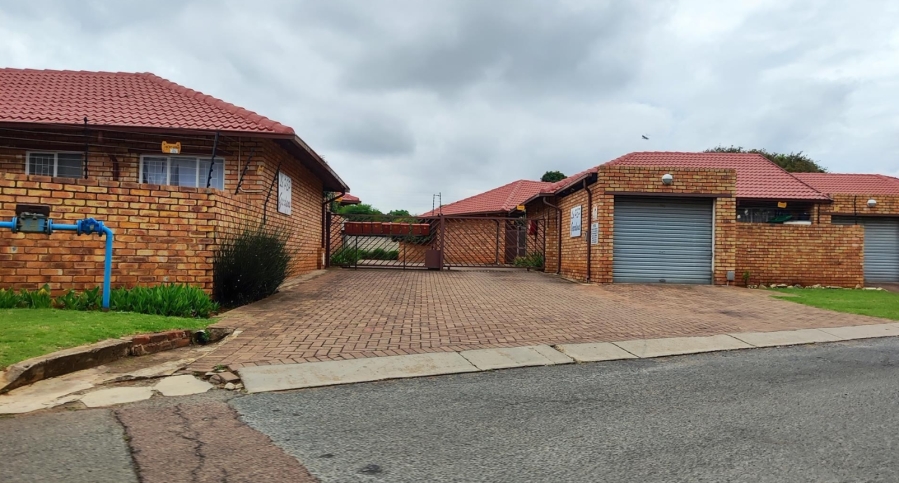 2 Bedroom Property for Sale in Birchleigh Gauteng