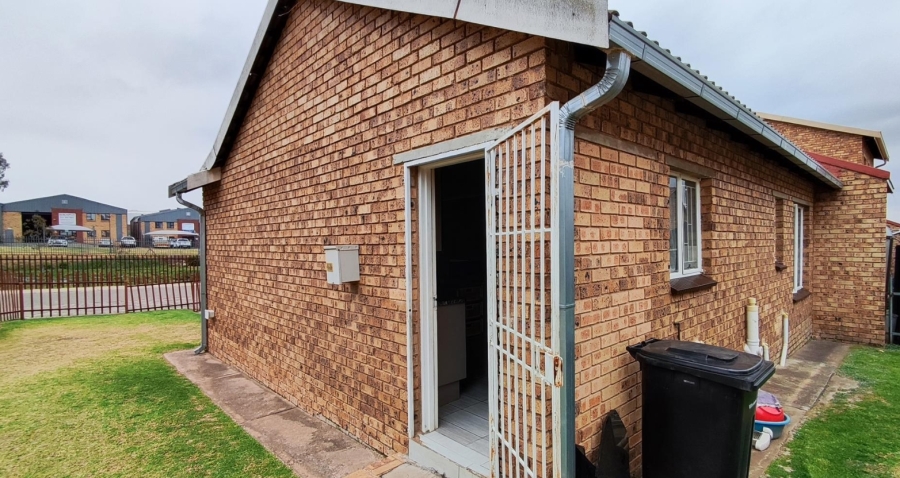 2 Bedroom Property for Sale in Terenure Gauteng