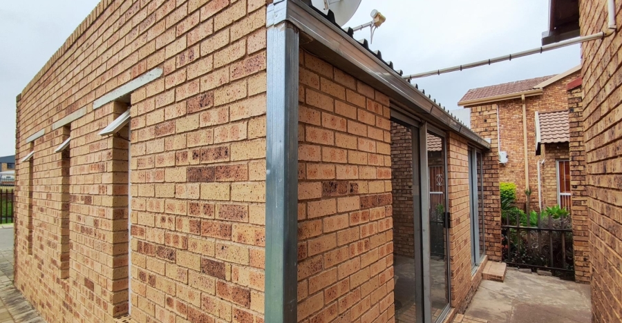 2 Bedroom Property for Sale in Terenure Gauteng
