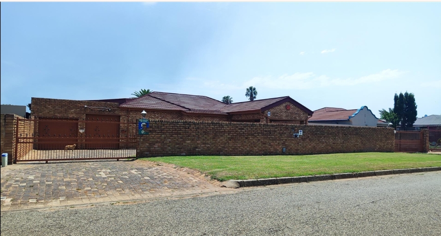 3 Bedroom Property for Sale in Selection Park Gauteng