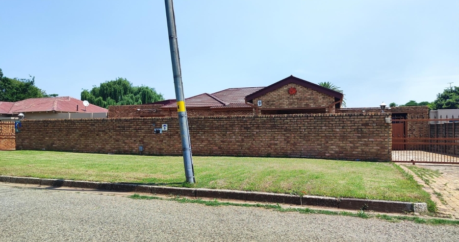 3 Bedroom Property for Sale in Selection Park Gauteng
