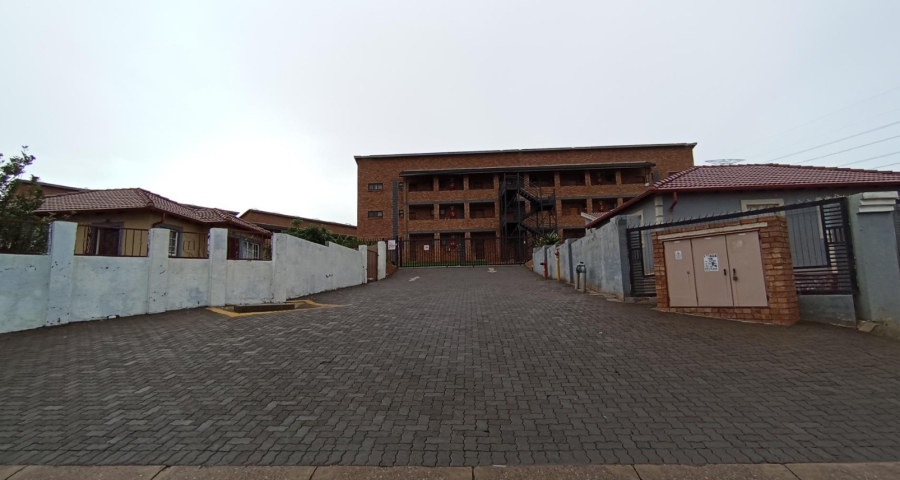 2 Bedroom Property for Sale in Elandspoort Gauteng