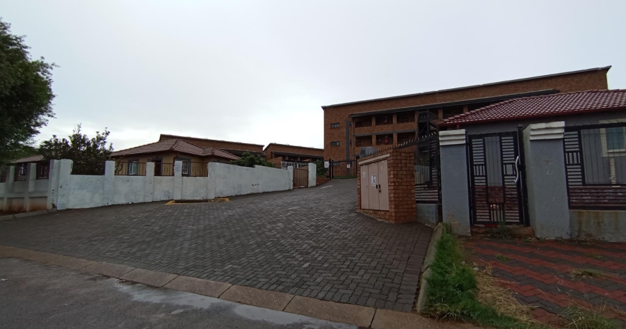 2 Bedroom Property for Sale in Elandspoort Gauteng