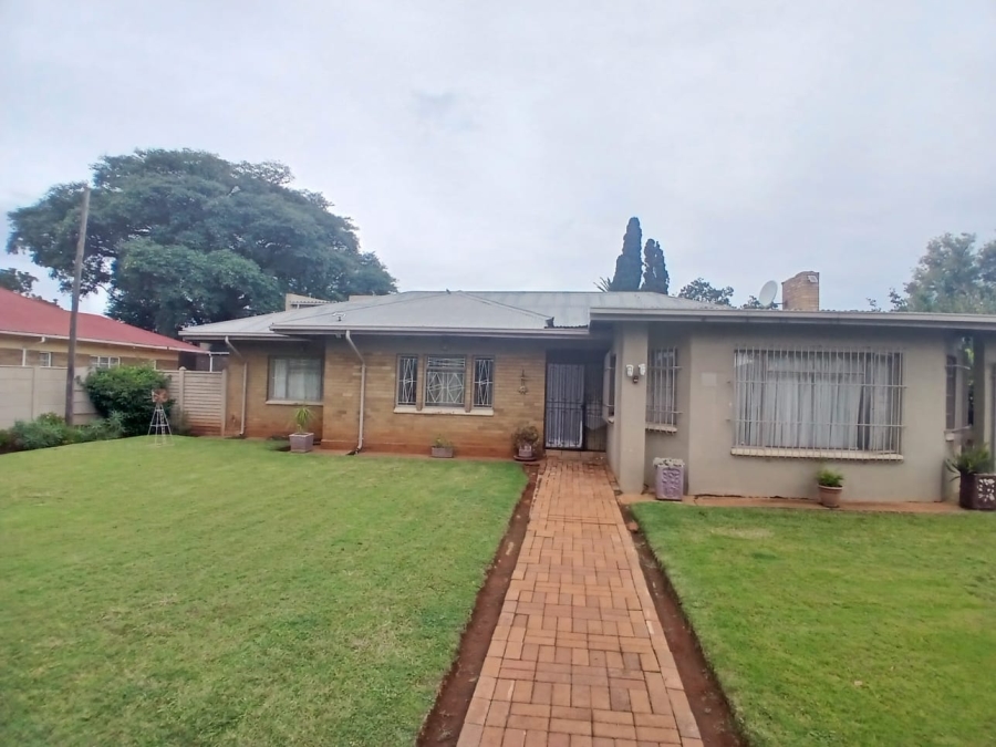 4 Bedroom Property for Sale in Carletonville Central Gauteng