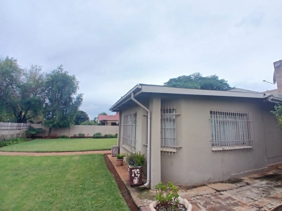 4 Bedroom Property for Sale in Carletonville Central Gauteng