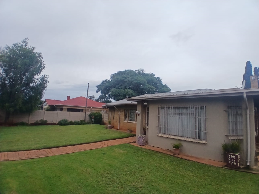 4 Bedroom Property for Sale in Carletonville Central Gauteng