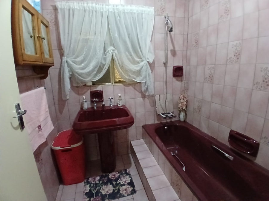 4 Bedroom Property for Sale in Carletonville Central Gauteng