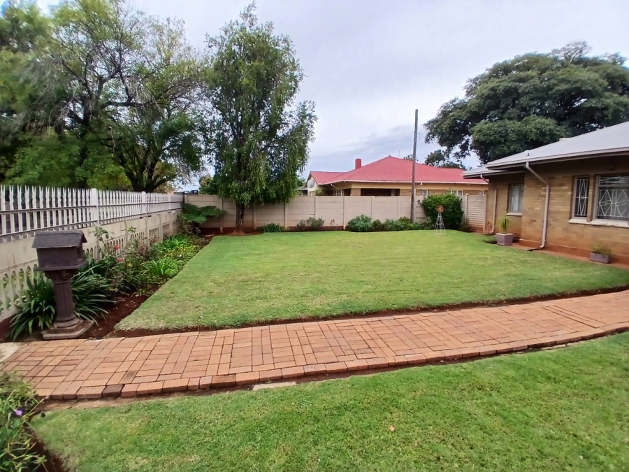 4 Bedroom Property for Sale in Carletonville Central Gauteng