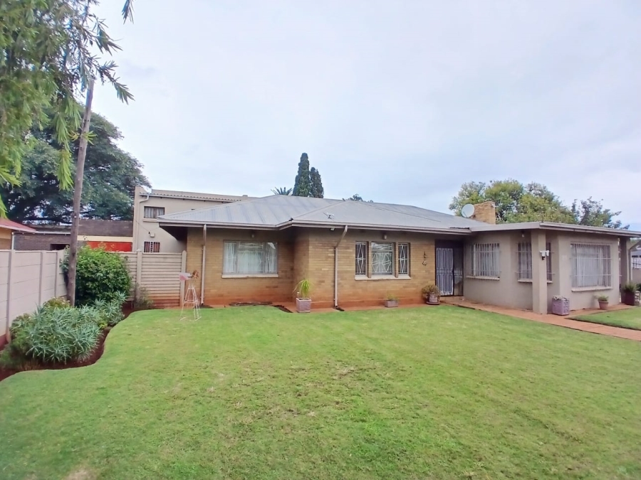 4 Bedroom Property for Sale in Carletonville Central Gauteng