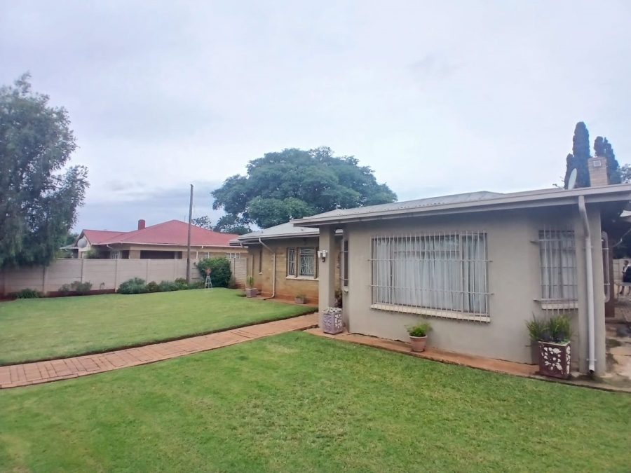 4 Bedroom Property for Sale in Carletonville Central Gauteng