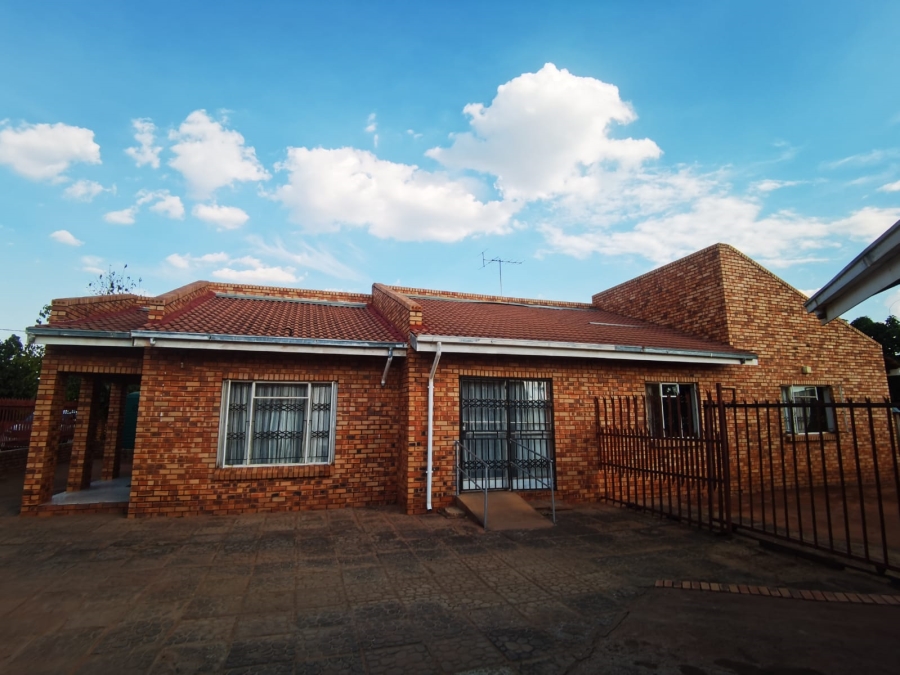 4 Bedroom Property for Sale in Soshanguve S Gauteng