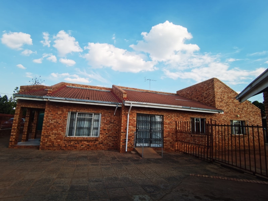 4 Bedroom Property for Sale in Soshanguve S Gauteng