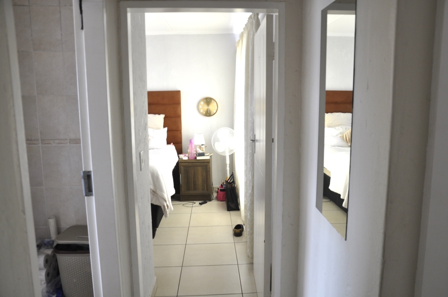 2 Bedroom Property for Sale in Erand Gardens Gauteng