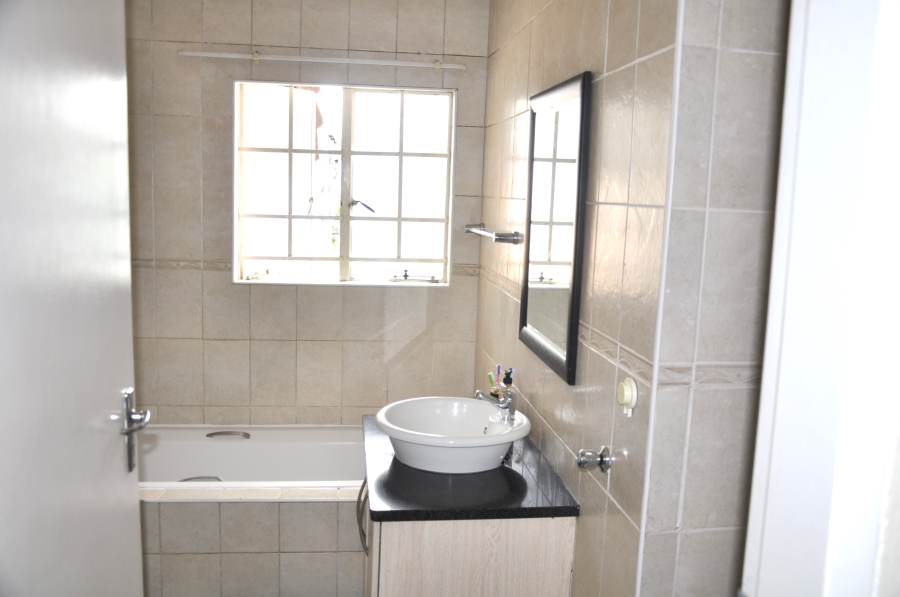 2 Bedroom Property for Sale in Erand Gardens Gauteng