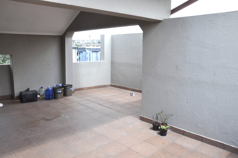 2 Bedroom Property for Sale in Erand Gardens Gauteng