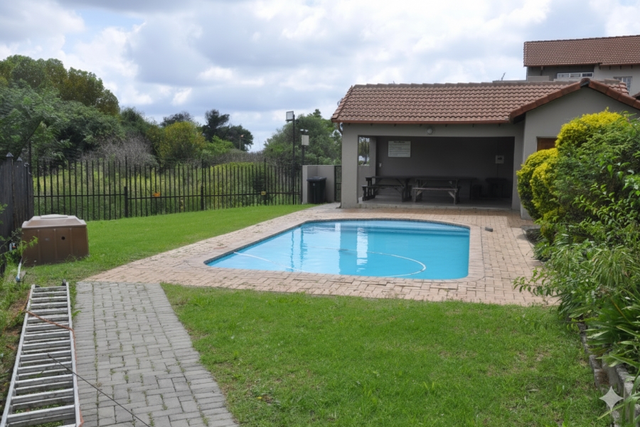 2 Bedroom Property for Sale in Erand Gardens Gauteng