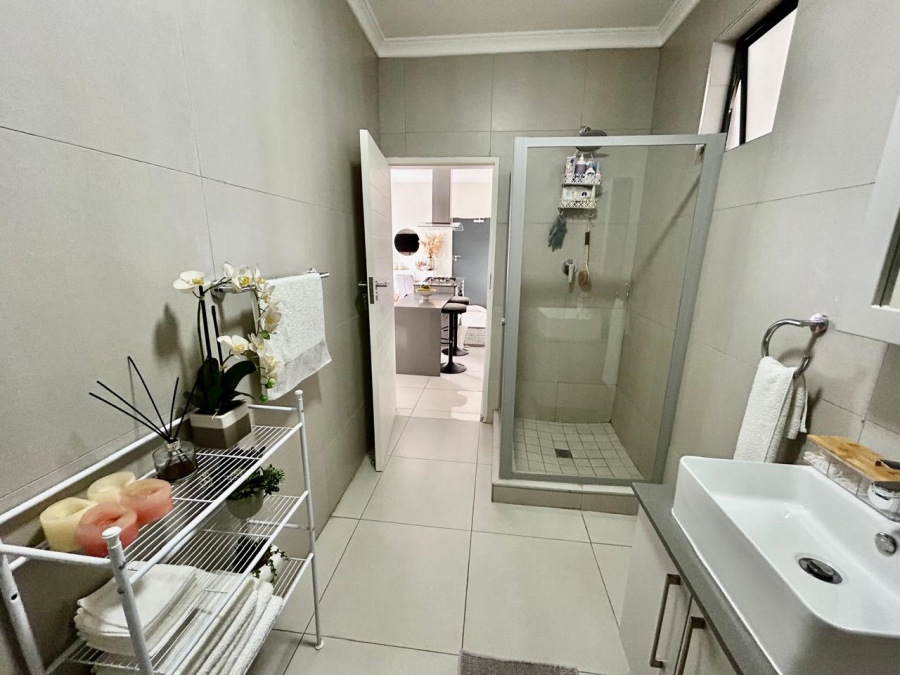 1 Bedroom Property for Sale in Erand Gardens Gauteng