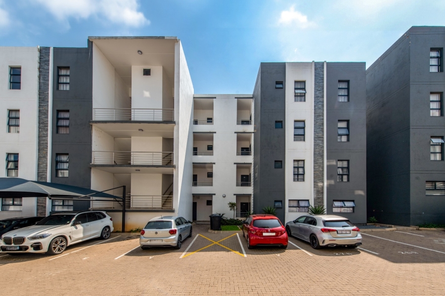 1 Bedroom Property for Sale in Erand Gardens Gauteng