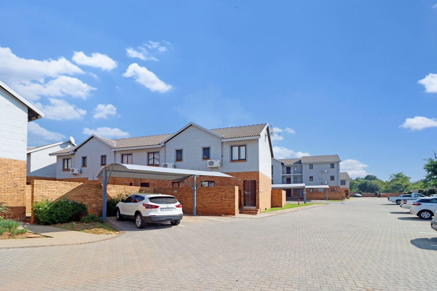 2 Bedroom Property for Sale in Blue Hills AH Gauteng