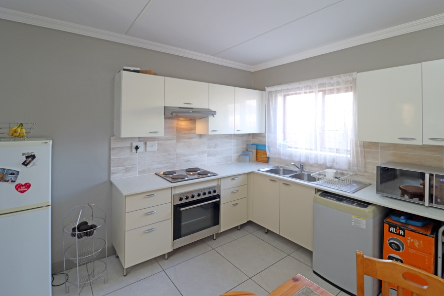 2 Bedroom Property for Sale in Blue Hills AH Gauteng