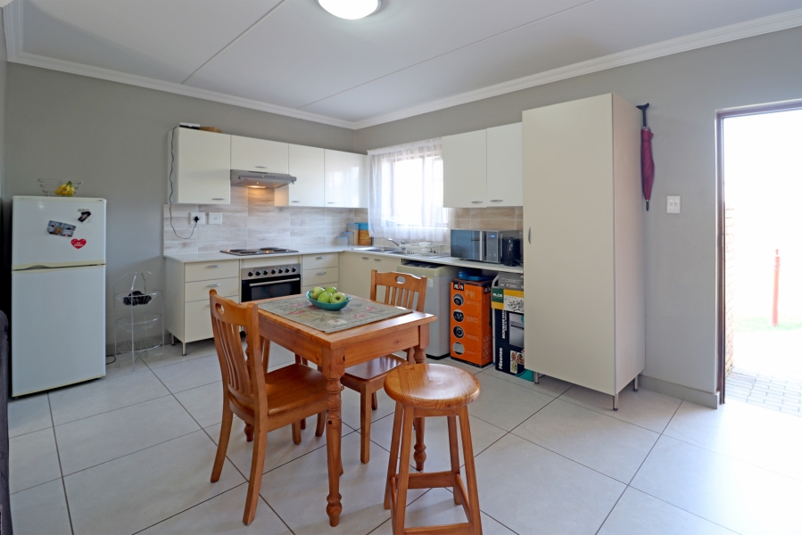 2 Bedroom Property for Sale in Blue Hills AH Gauteng