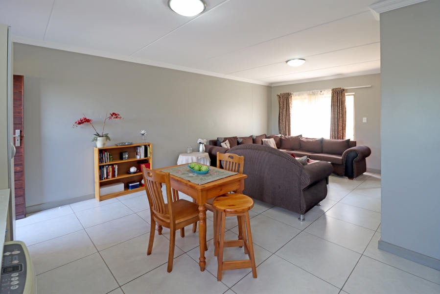 2 Bedroom Property for Sale in Blue Hills AH Gauteng