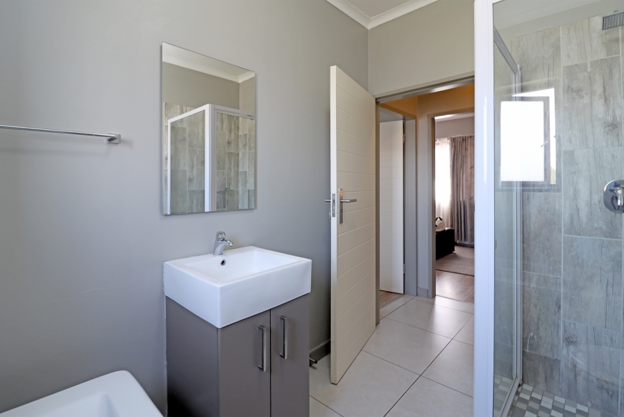 2 Bedroom Property for Sale in Blue Hills AH Gauteng