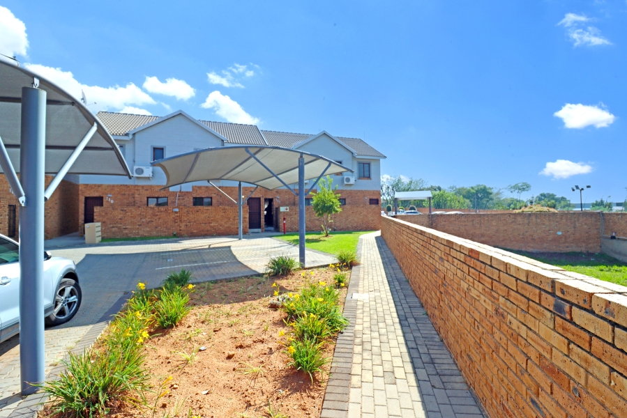 2 Bedroom Property for Sale in Blue Hills AH Gauteng