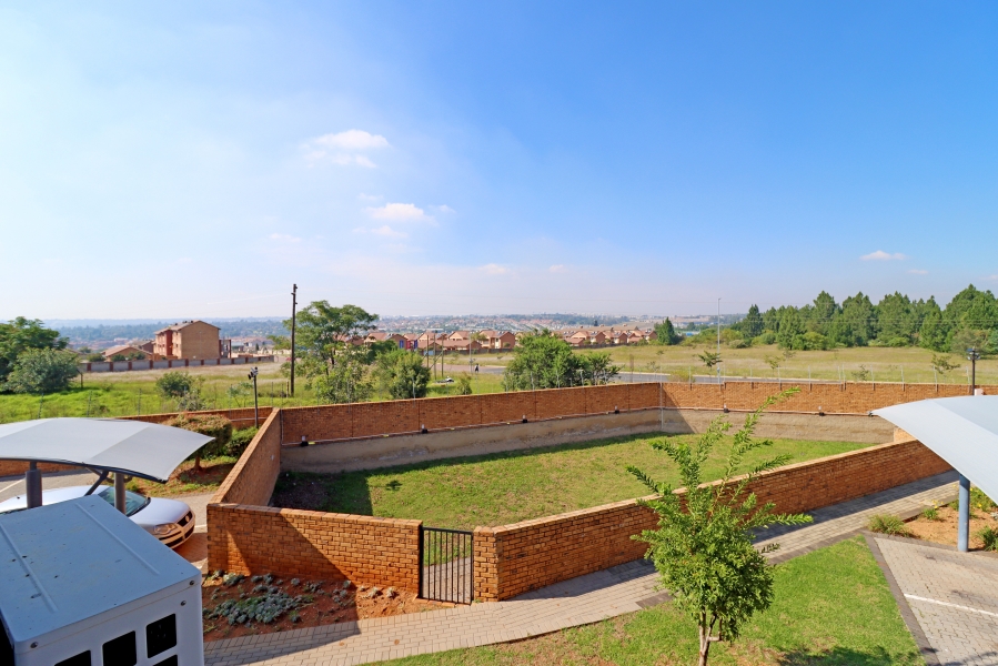 2 Bedroom Property for Sale in Blue Hills AH Gauteng