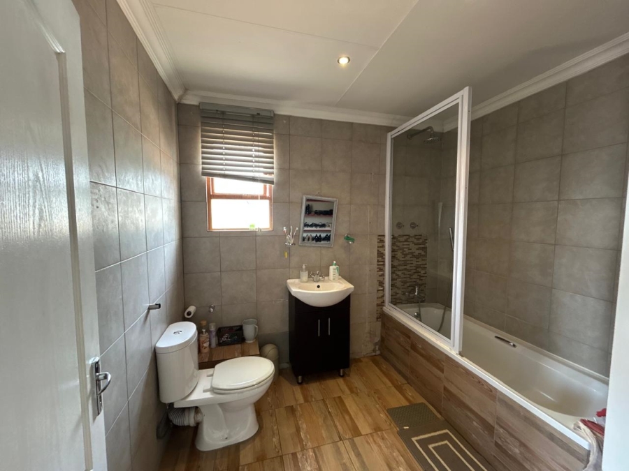 4 Bedroom Property for Sale in Halfway Gardens Gauteng