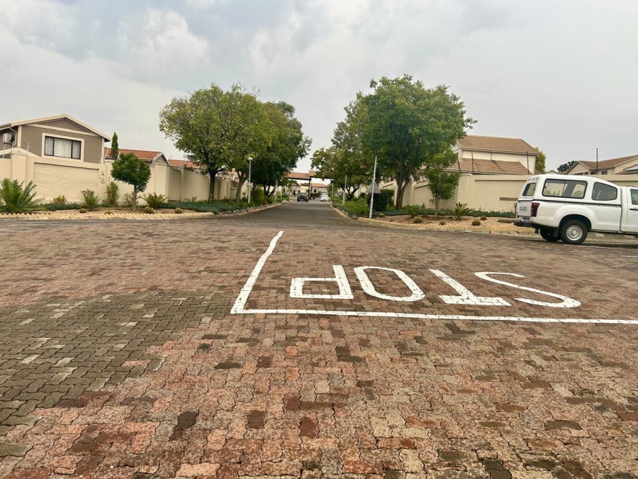 4 Bedroom Property for Sale in Halfway Gardens Gauteng