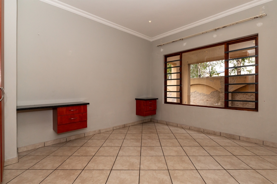 2 Bedroom Property for Sale in Kenleaf Gauteng