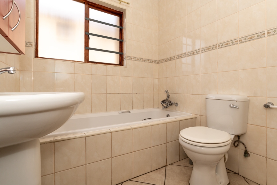 2 Bedroom Property for Sale in Kenleaf Gauteng